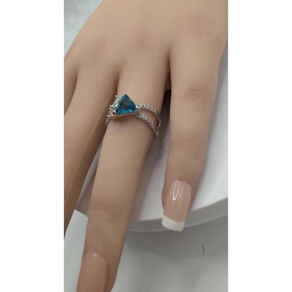 Elegant Silver Ring with Blue and Clear Gemstones Size 6 - Picture 4 of 9